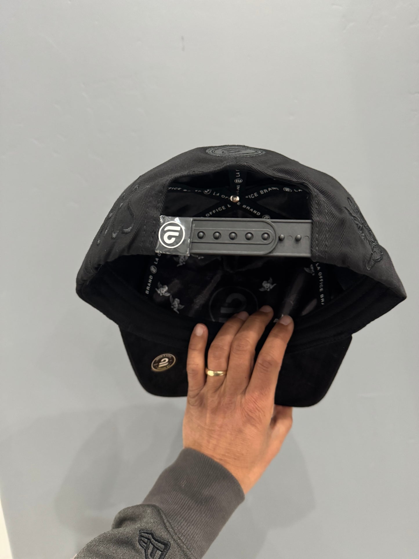 Hat LA Black on Black