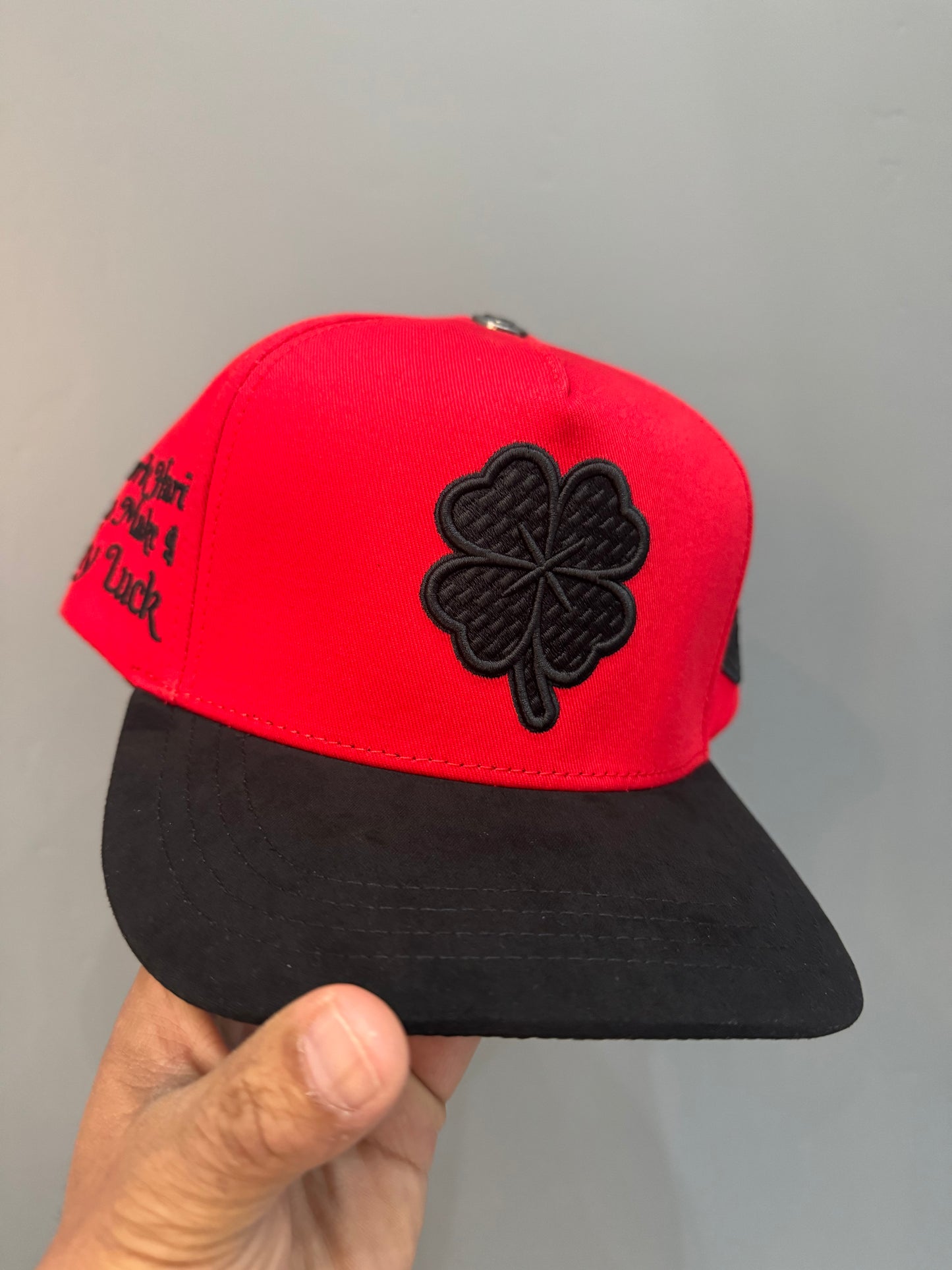 Hat Black Trebol Red